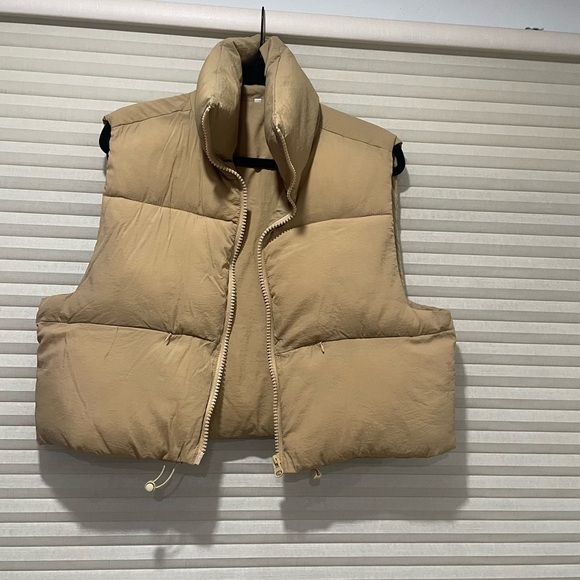 Tan Cropped puffer vest - Picture 3 of 3